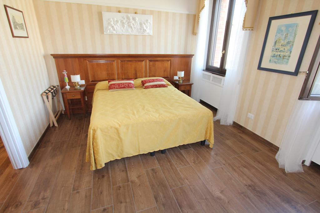 לינה וארוחת בוקר רומא Area Sacra Relais חדר תמונה