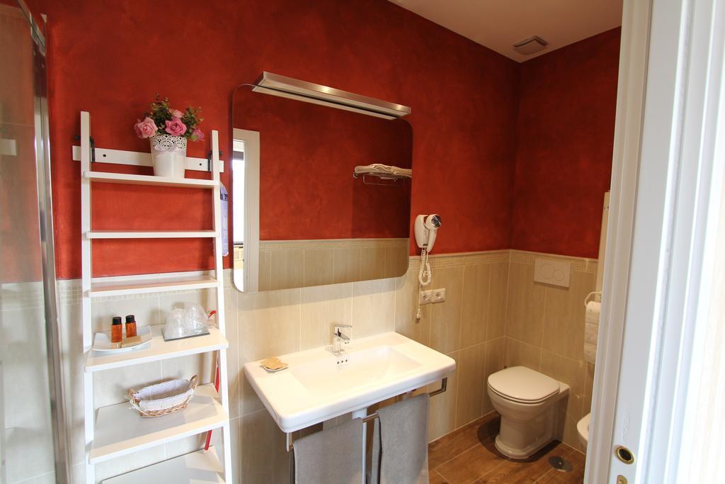 לינה וארוחת בוקר רומא Area Sacra Relais חדר תמונה